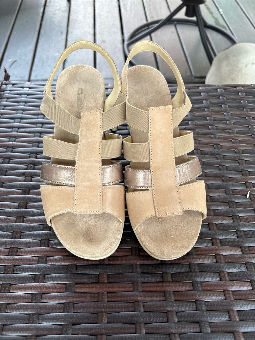 Source Unknown Tan and Metallic Brown Strappy Slingback Sandals